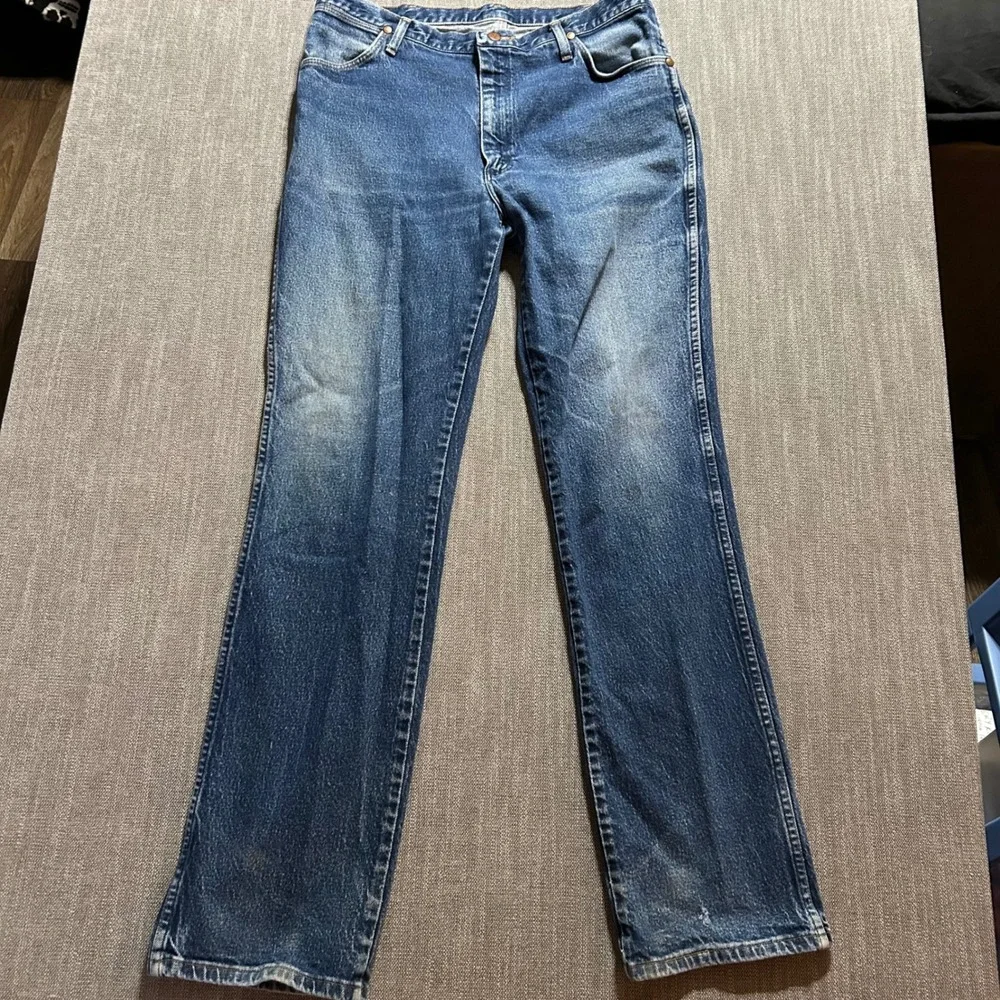 Wrangler Cowboy Cut Relaxed Fit Jeans Mens 35x34 Medium Wash Denim Western - Picture 2 of 7